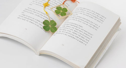 在《吃飯》此文中運用聯(lián)想依據(jù)事物之間的是__《大學(xué)語文》自考